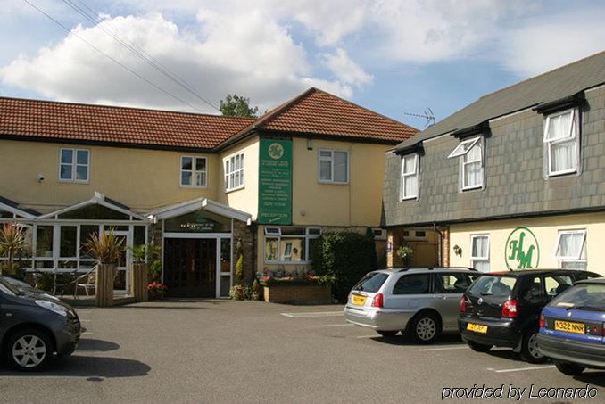 Отель Hunters Meet Hatfield Heath Экстерьер фото